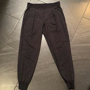 SNAKE PRINT Lululemon joggers BLK